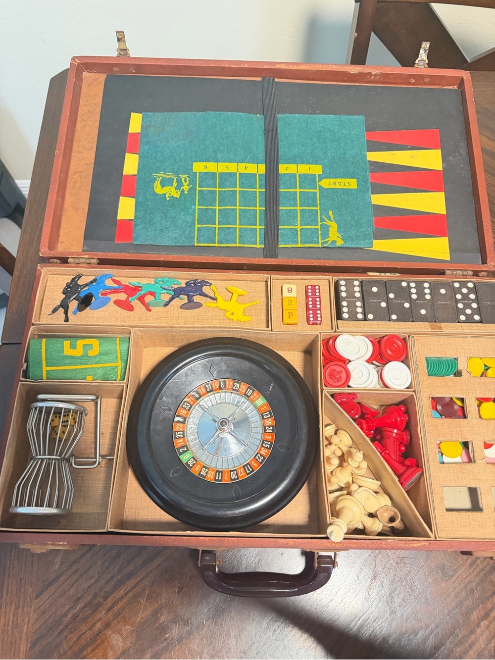 Vintage 2940’s E S Lowe casino style travel multi game set backgammon, checkers